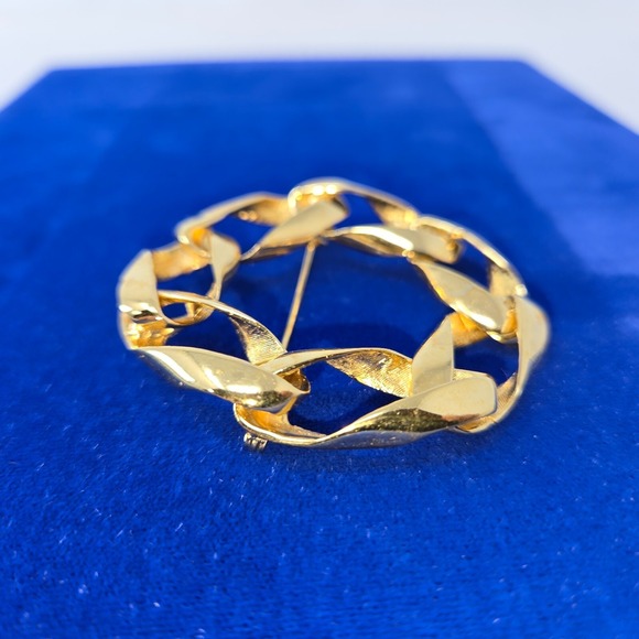 Vintage Gold Tone Circle Link Braided Wreath Brooch Pin Fashion Jewelry 2.5" - Picture 7 of 9